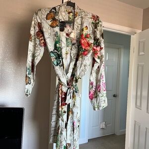 Light weight robe by Johnny Was